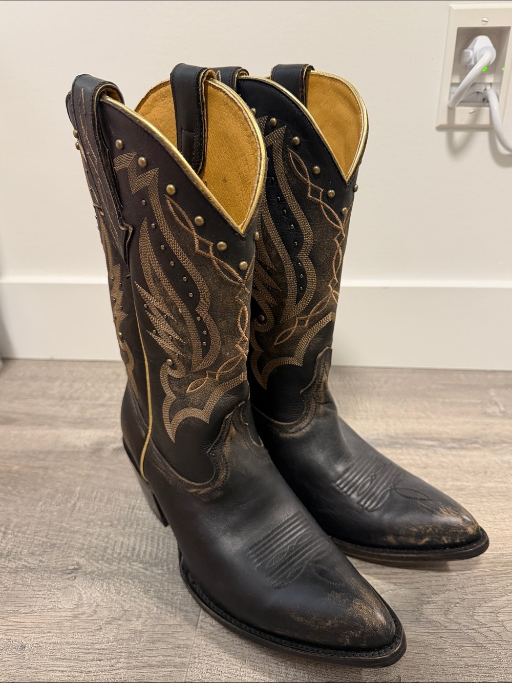 Idyllwind Go West Western Boots Round Toe Black Leather Studded Women’s 10B